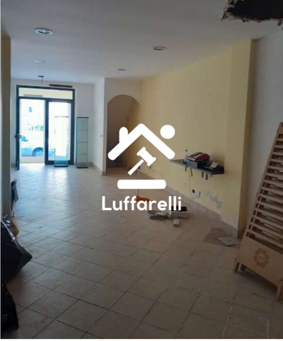 Immagine di LOCALE COMMERCIALE CORSO ACHILLE SPATUZZI – SAN GIORGIO A LIRI (FR)