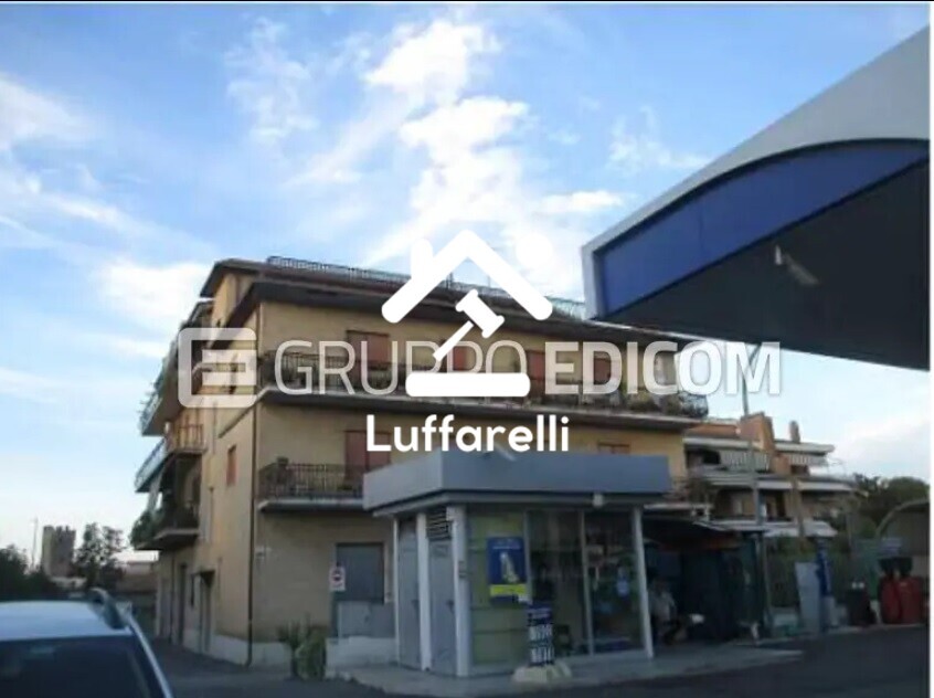 Immagine di NEGOZIO O LOCALE COMMERCIALE VIA TUSCOLANA – ROMA