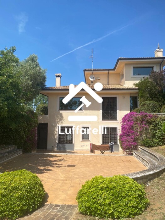 Immagine di CASA / VILLA STRADA COLLE MONTANARI – LATINA