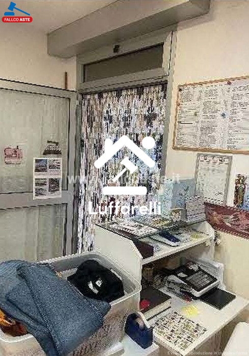 Immagine di NEGOZIO VIA COLLE DEL NOCE – SAN CESAREO