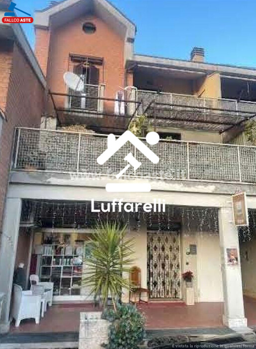 Immagine di NEGOZIO VIA COLLE DEL NOCE – SAN CESAREO