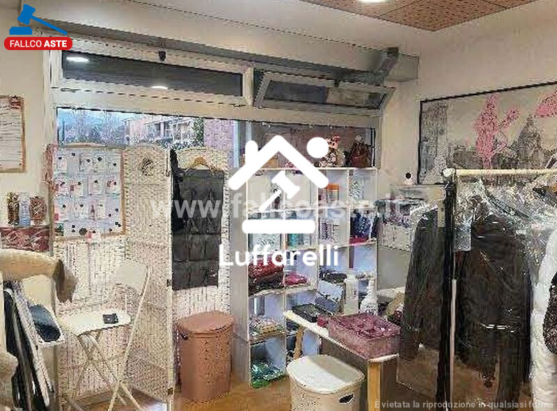 Immagine di NEGOZIO VIA COLLE DEL NOCE – SAN CESAREO