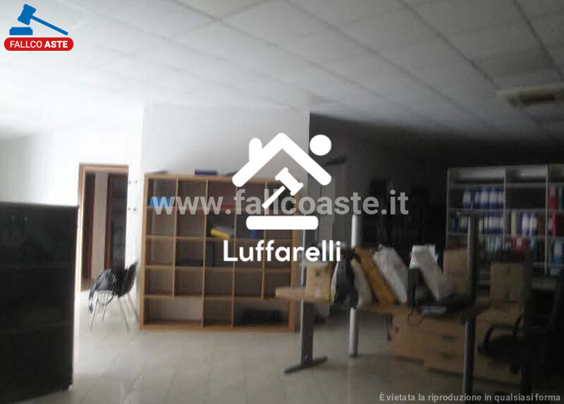 Immagine di LOCALE COMMERCIALE VIA CINQUEFRONDI – ROMA