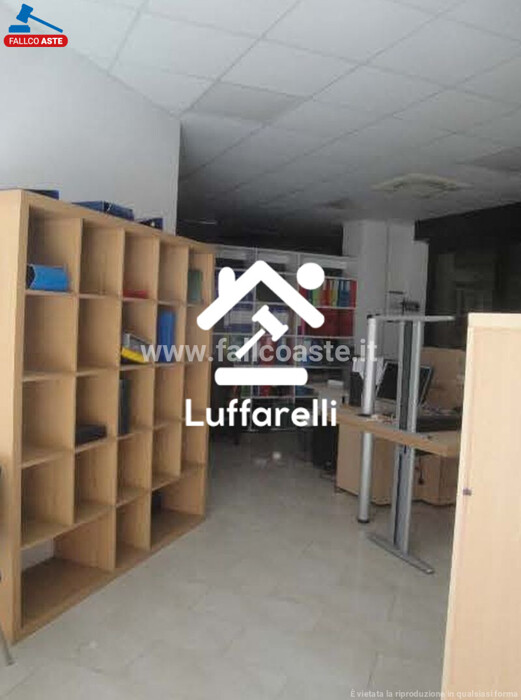 Immagine di LOCALE COMMERCIALE VIA CINQUEFRONDI – ROMA