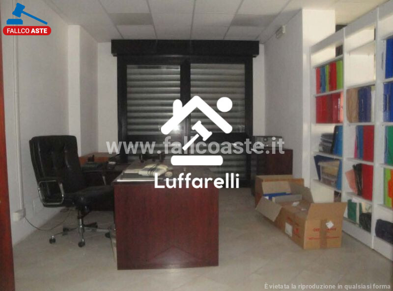 Immagine di LOCALE COMMERCIALE VIA CINQUEFRONDI – ROMA