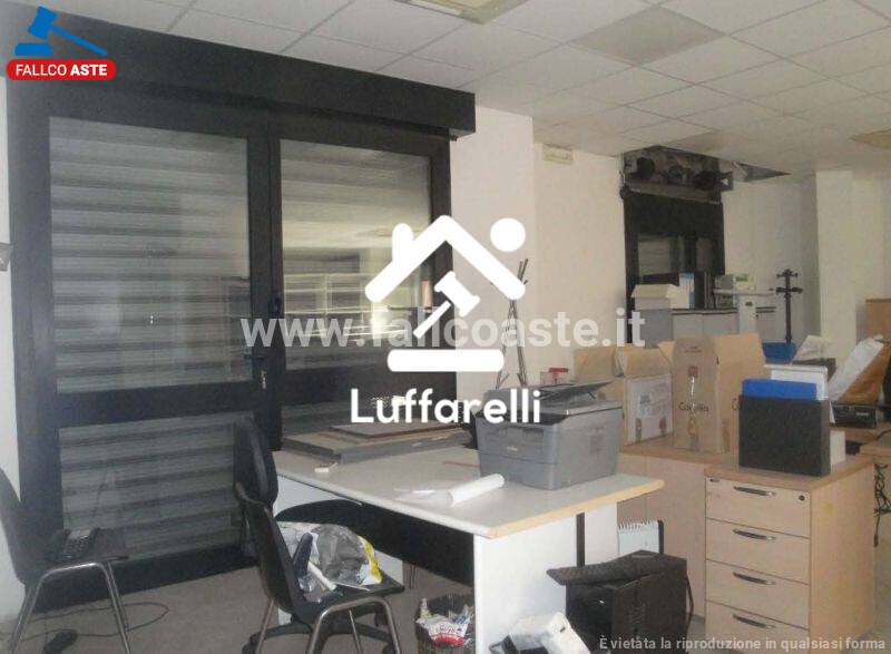 Immagine di LOCALE COMMERCIALE VIA CINQUEFRONDI – ROMA