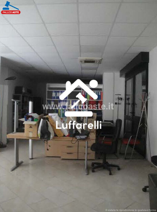 Immagine di LOCALE COMMERCIALE VIA CINQUEFRONDI – ROMA