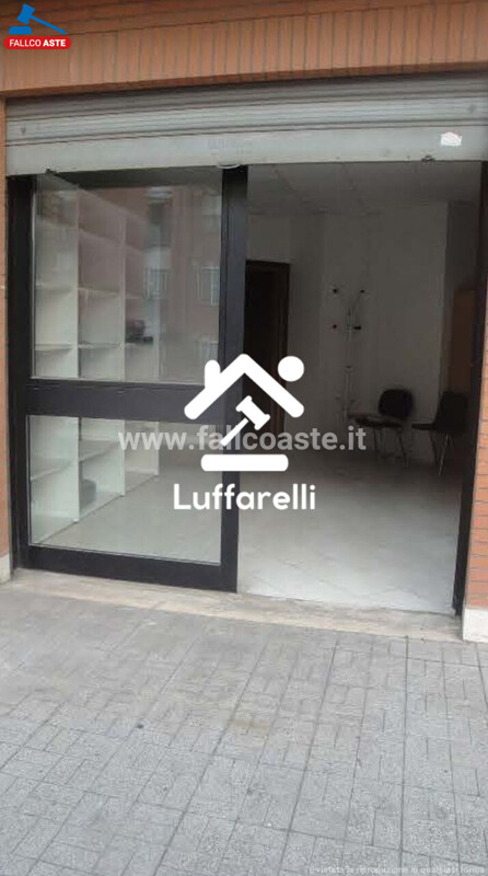 Immagine di LOCALE COMMERCIALE VIA CINQUEFRONDI – ROMA