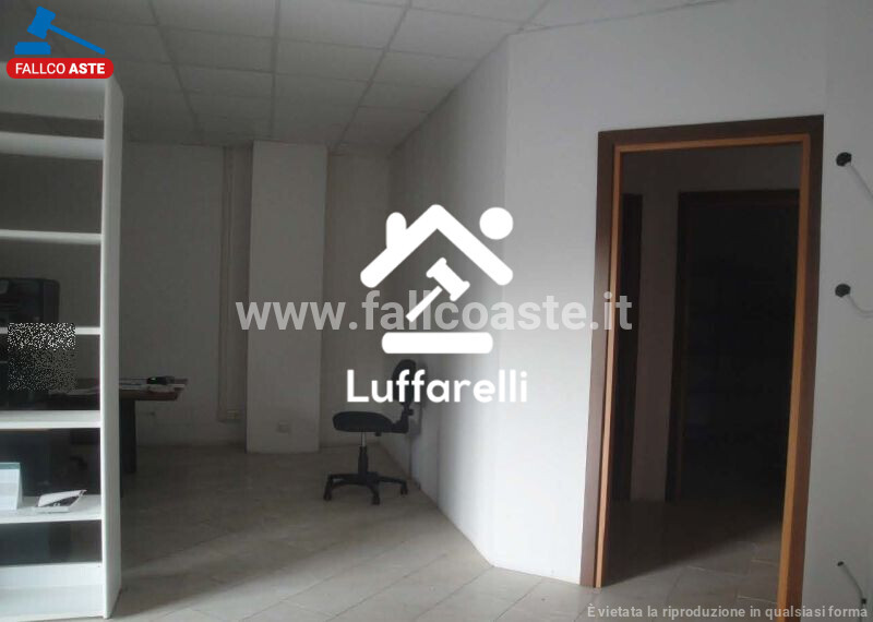 Immagine di LOCALE COMMERCIALE VIA CINQUEFRONDI – ROMA