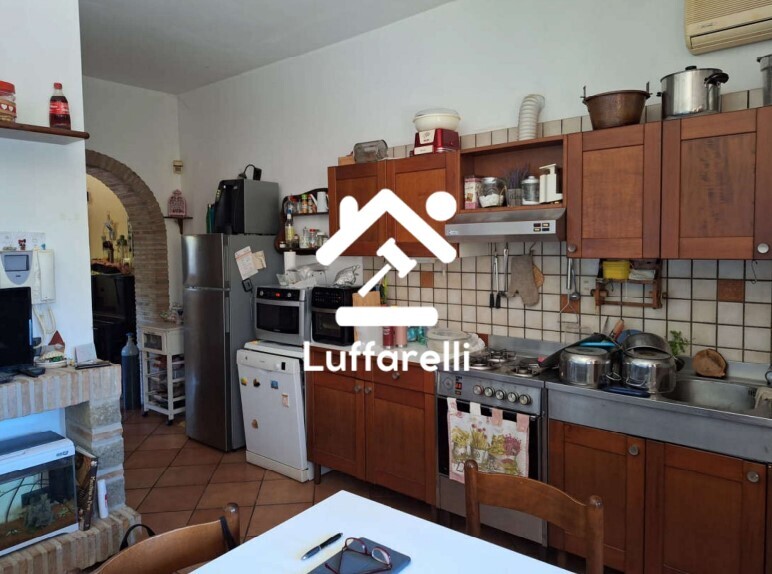 Immagine di DEPOSITO / MAGAZZINO VIA SFODERA – BRACCIANO