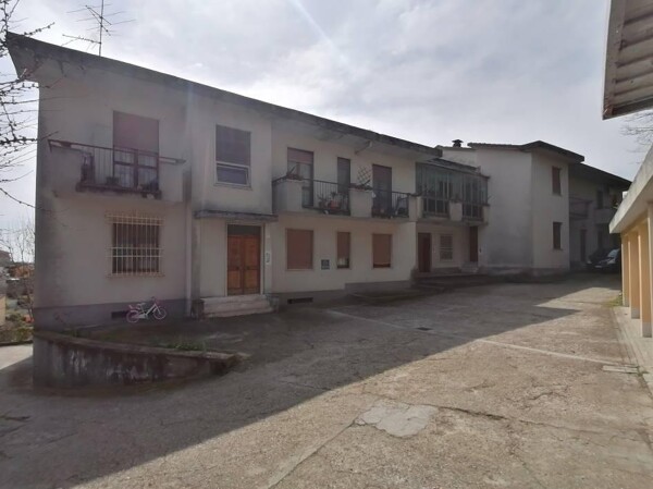 NEGOZIO O LOCALE COMMERCIALE STRADA SAN FRANCESCO - ROSIGNANO MONFERRATO — foto 2