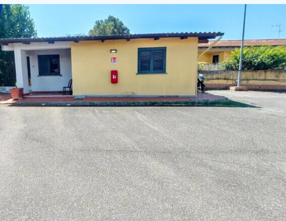 Immagine di LOCALE COMMERCIALE VIA FERDINANDO NERI – FIUMICINO