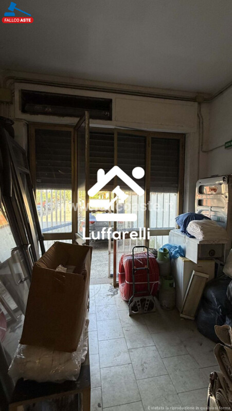 Immagine di LOCALE COMMERCIALE VIA DI DRAGONE – ROMA