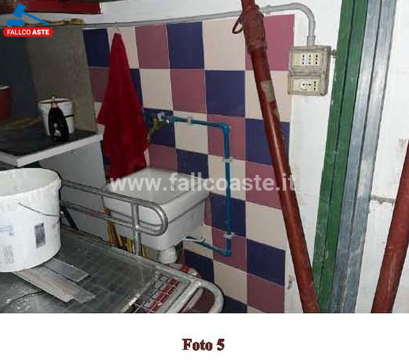 Immagine di LOCALE COMMERCIALE VIA GEROLAMO RAMORINO – GUIDONIA MONTECELIO