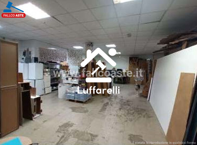 Immagine di LOCALE COMMERCIALE VIA GIOIA TAURO – ROMA