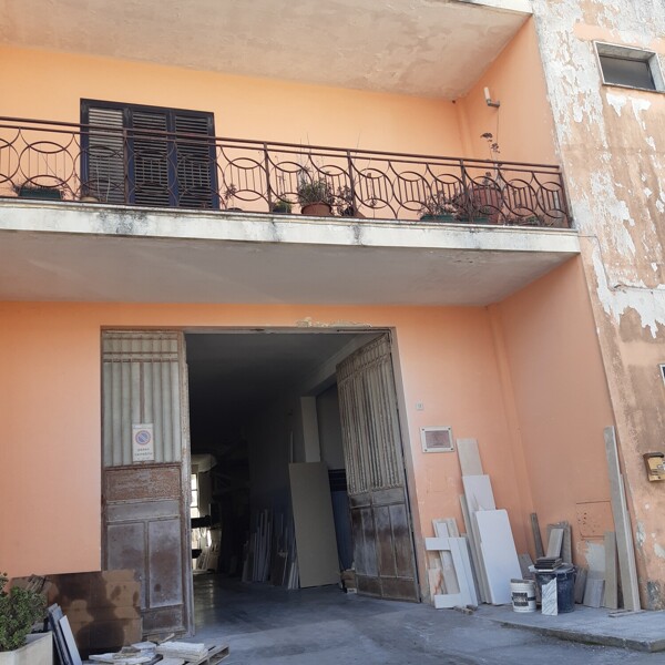 LOCALE COMMERCIALE VIA DELLE MARGHERITE - CAPRARICA DI LECCE — foto 3