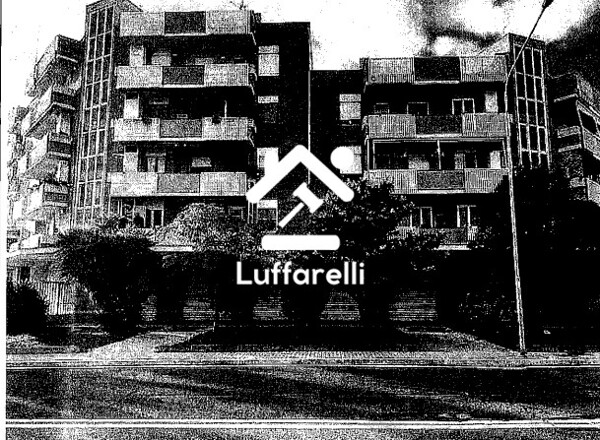 NEGOZIO O LOCALE COMMERCIALE VIA ENRICO BERLINGUER N.  5 - CIVITAVECCHIA — foto 2