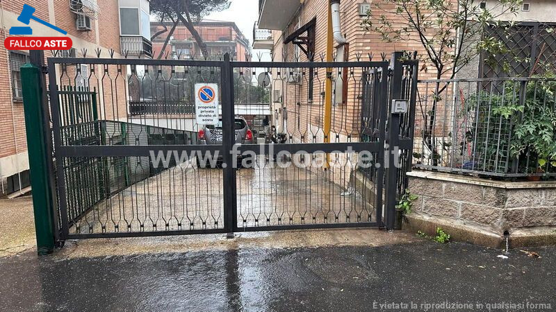 Immagine di GARAGE / POSTO AUTO VIA CASTELNUOVO DI GARFAGNANA – ROMA