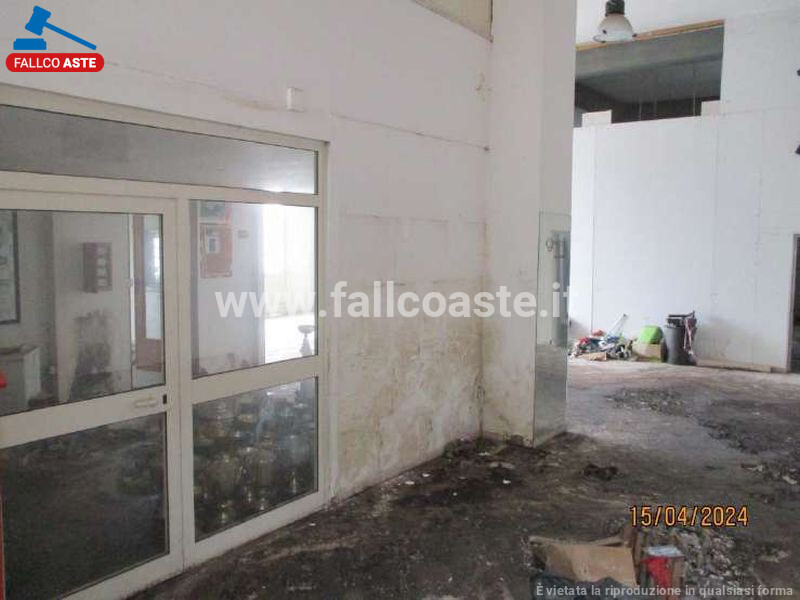 Immagine di LOCALE COMMERCIALE VIA DI CASAL MORENA – ROMA