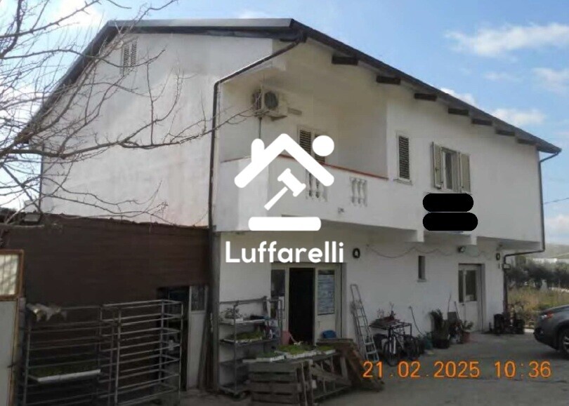 Immagine di NEGOZIO O LOCALE COMMERCIALE VIA LACUNI SNC – SIMERI CRICHI