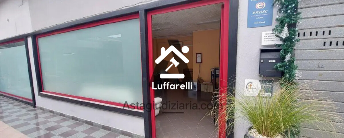 Immagine di LOCALE COMMERCIALE PIAZZA SANDRO PERTINI N. 23 – MARINO