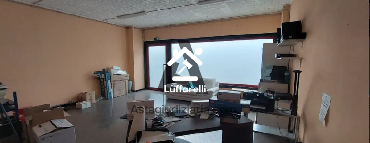 Immagine di LOCALE COMMERCIALE PIAZZA SANDRO PERTINI N. 23 – MARINO