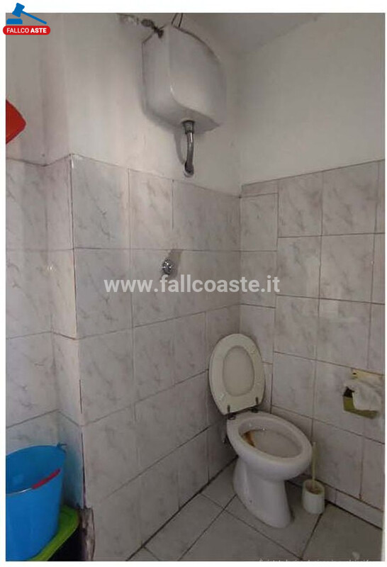 Immagine di LOCALE COMMERCIALE VIA ERASMO GATTAMELATA – ROMA