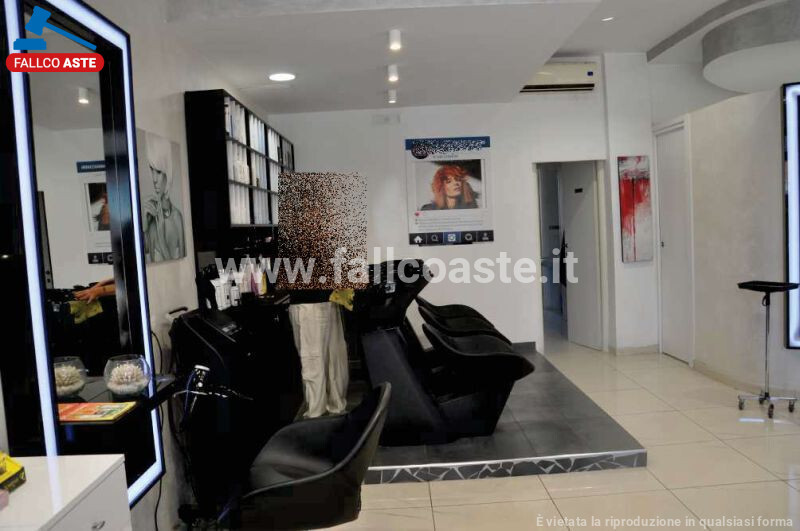 Immagine di LOCALE COMMERCIALE VIA DEL PETTIROSSO – ROMA