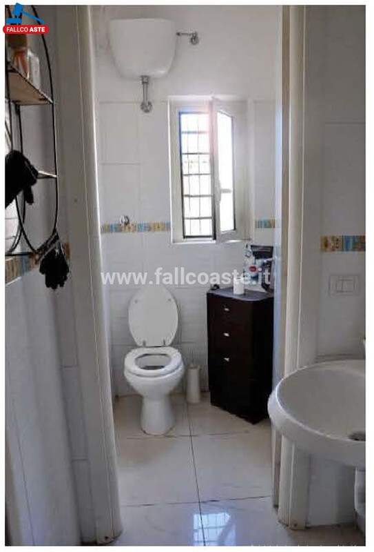 Immagine di LOCALE COMMERCIALE VIA DEL PETTIROSSO – ROMA