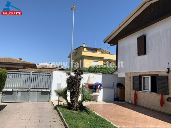 APPARTAMENTO VIA FRANCESCO SALVOLINI - ROMA — foto 2