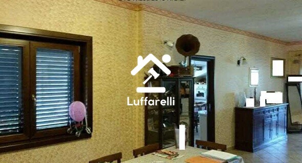 Immagine di LOCALE COMMERCIALE PIANO LAGO – MANGONE