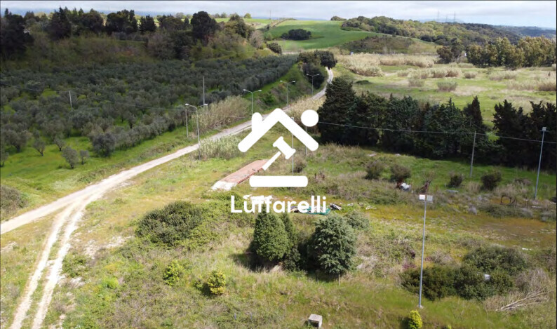 Immagine di TERRENO STRADA STATALE 280 DEI DUE MARI – FEROLETO ANTICO