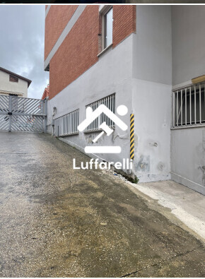 Immagine di NEGOZIO O LOCALE COMMERCIALE VIA G. VERDI – APRILIA