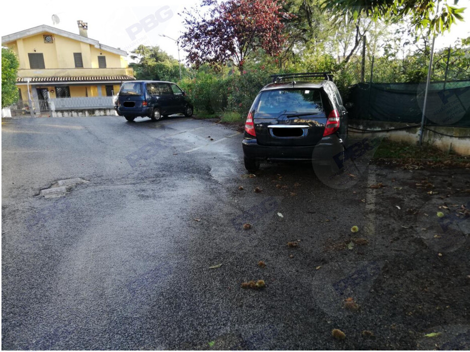 Immagine di GARAGE / POSTO AUTO VIA DI COLLE BONACQUA – LARIANO