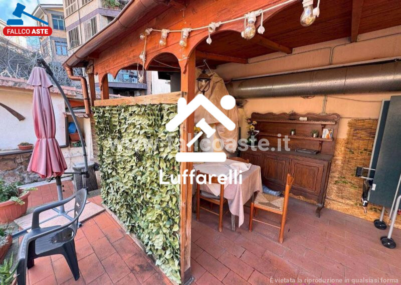 Immagine di LOCALE COMMERCIALE PIAZZA CESARE BATTISTI – MARCELLINA