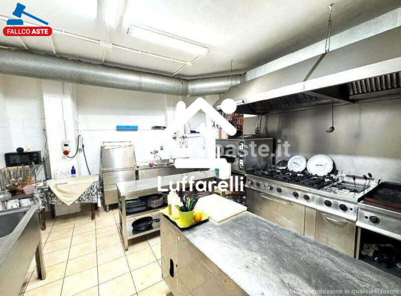 Immagine di LOCALE COMMERCIALE PIAZZA CESARE BATTISTI – MARCELLINA