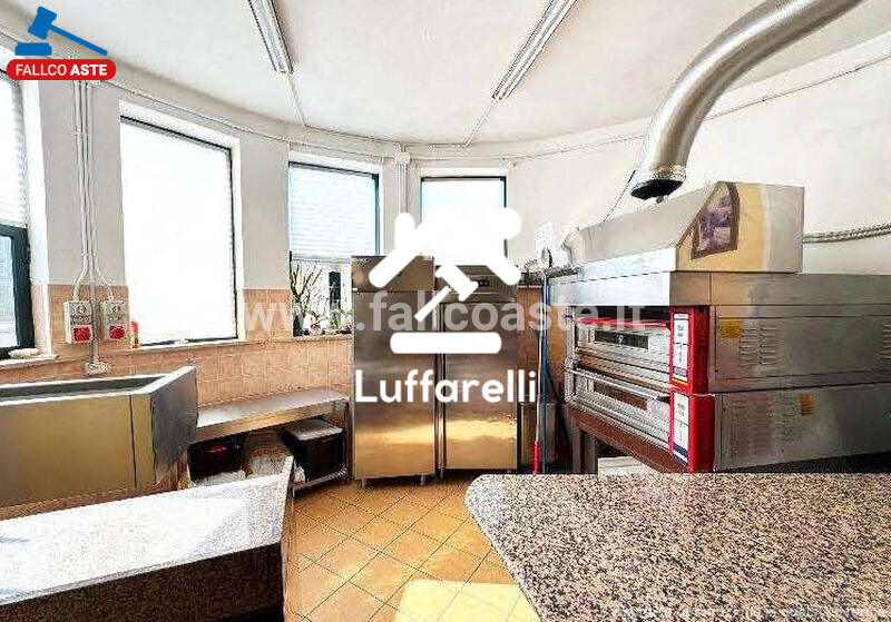 Immagine di LOCALE COMMERCIALE PIAZZA CESARE BATTISTI – MARCELLINA