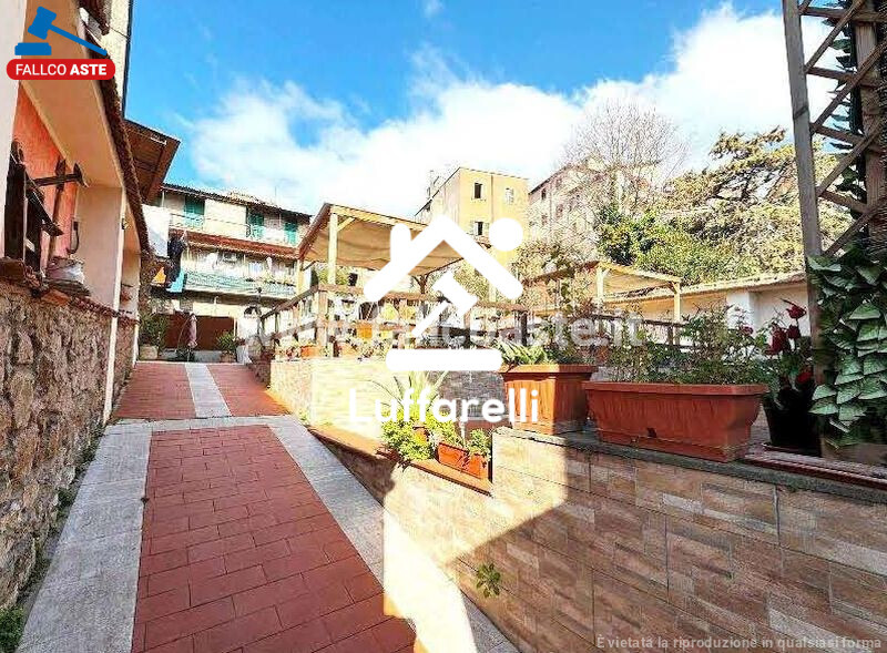 Immagine di LOCALE COMMERCIALE PIAZZA CESARE BATTISTI – MARCELLINA