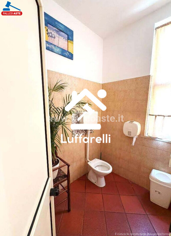 Immagine di LOCALE COMMERCIALE PIAZZA CESARE BATTISTI – MARCELLINA