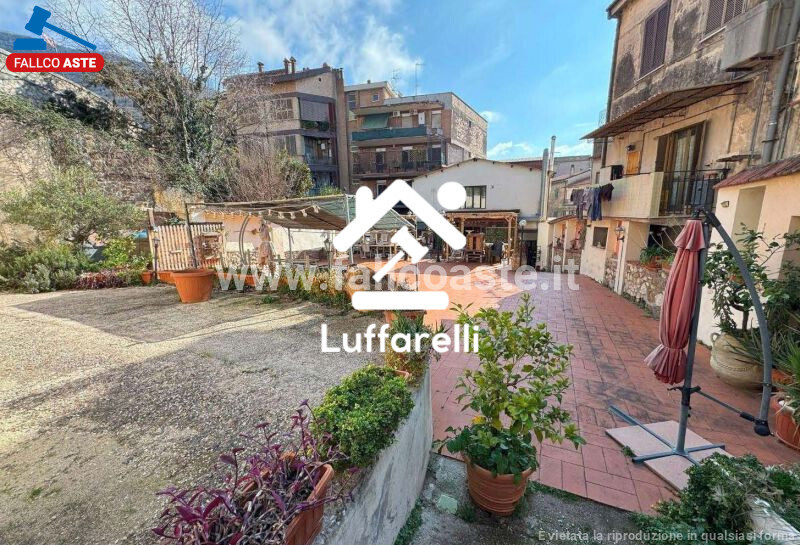 Immagine di LOCALE COMMERCIALE PIAZZA CESARE BATTISTI – MARCELLINA