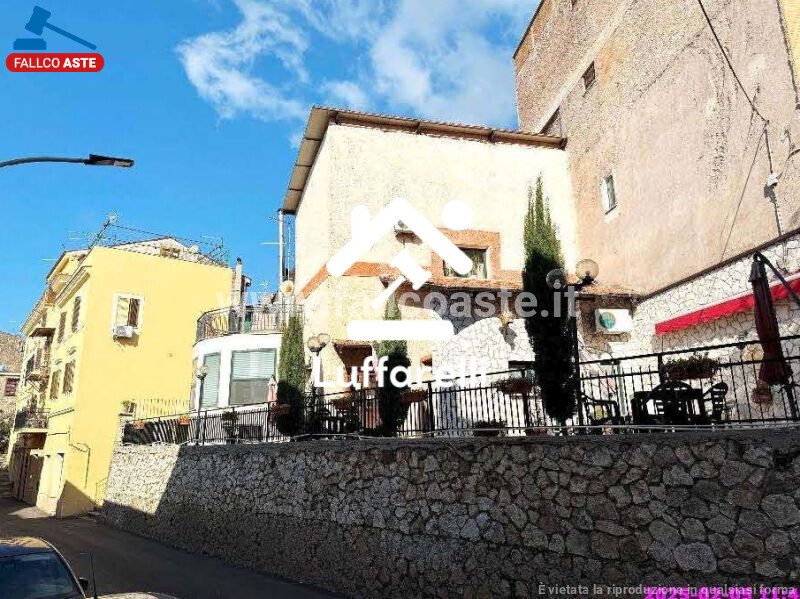 Immagine di LOCALE COMMERCIALE PIAZZA CESARE BATTISTI – MARCELLINA