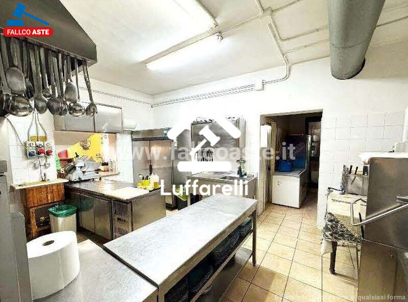 Immagine di LOCALE COMMERCIALE PIAZZA CESARE BATTISTI – MARCELLINA