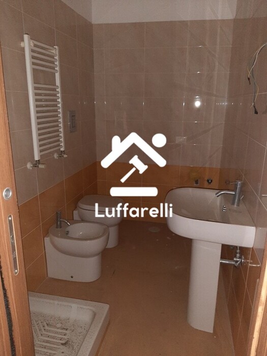 Immagine di LASTRICO SOLARE VIA ROMANIA – FONDI