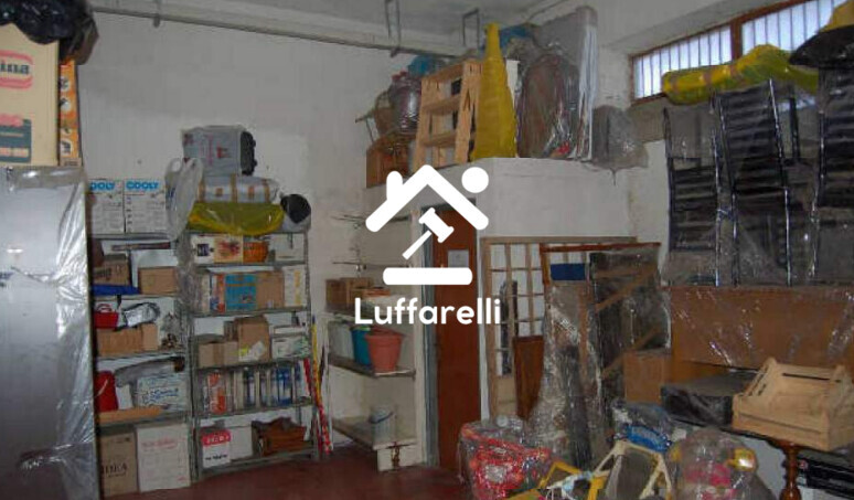 Immagine di LOCALE COMMERCIALE VIA DEI BIZANTINI – LAMEZIA TERME