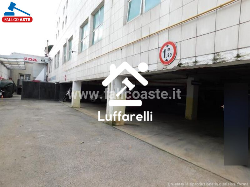 Immagine di GARAGE / POSTO AUTO VIA TIBURTINA – ROMA