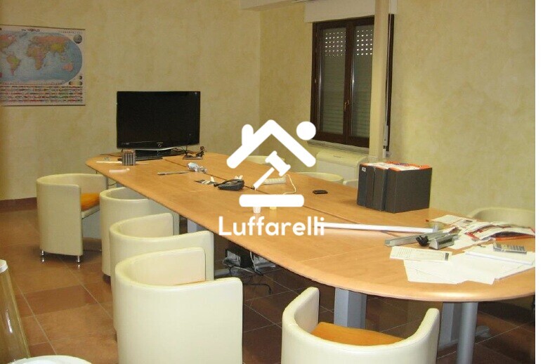 Immagine di ATTIVITÀ RICETTIVE / SCOPO COMMERCIALE VIA BERLINGUER – PIANOPOLI