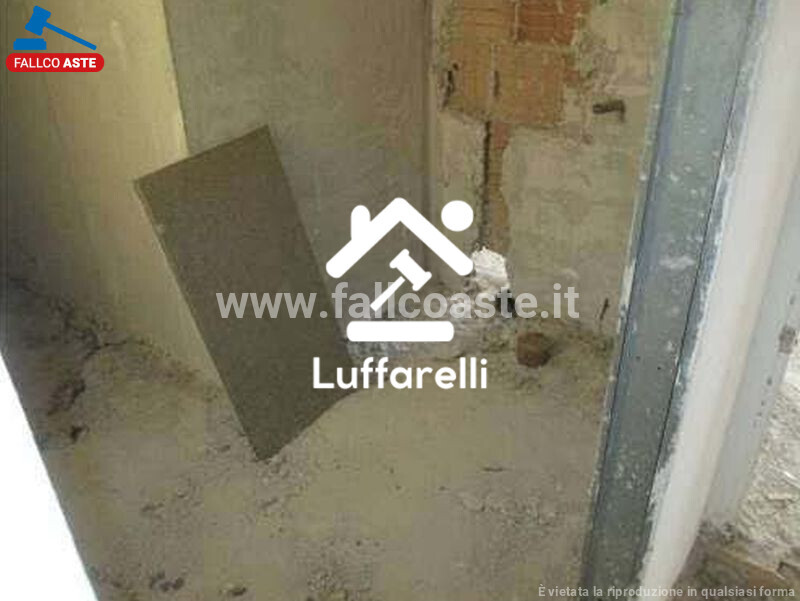 Immagine di LOCALE COMMERCIALE VICOLO DI S. MATTEO – ROMA