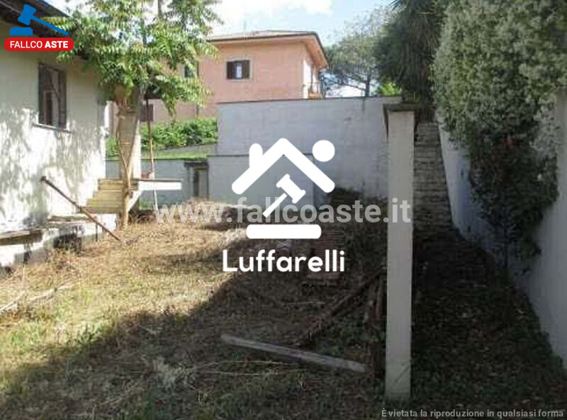 Immagine di LOCALE COMMERCIALE VICOLO DI S. MATTEO – ROMA