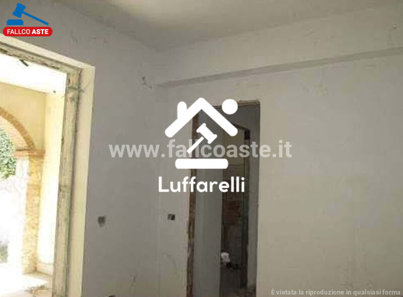 Immagine di LOCALE COMMERCIALE VICOLO DI S. MATTEO – ROMA