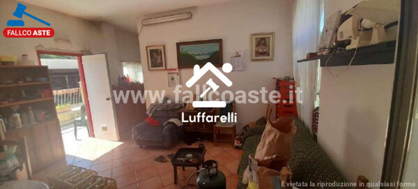 CAPANNONE / IMMOBILI INDUSTRIALI VIA DEI CASALI DI S. SISTO - ROMA — foto 3